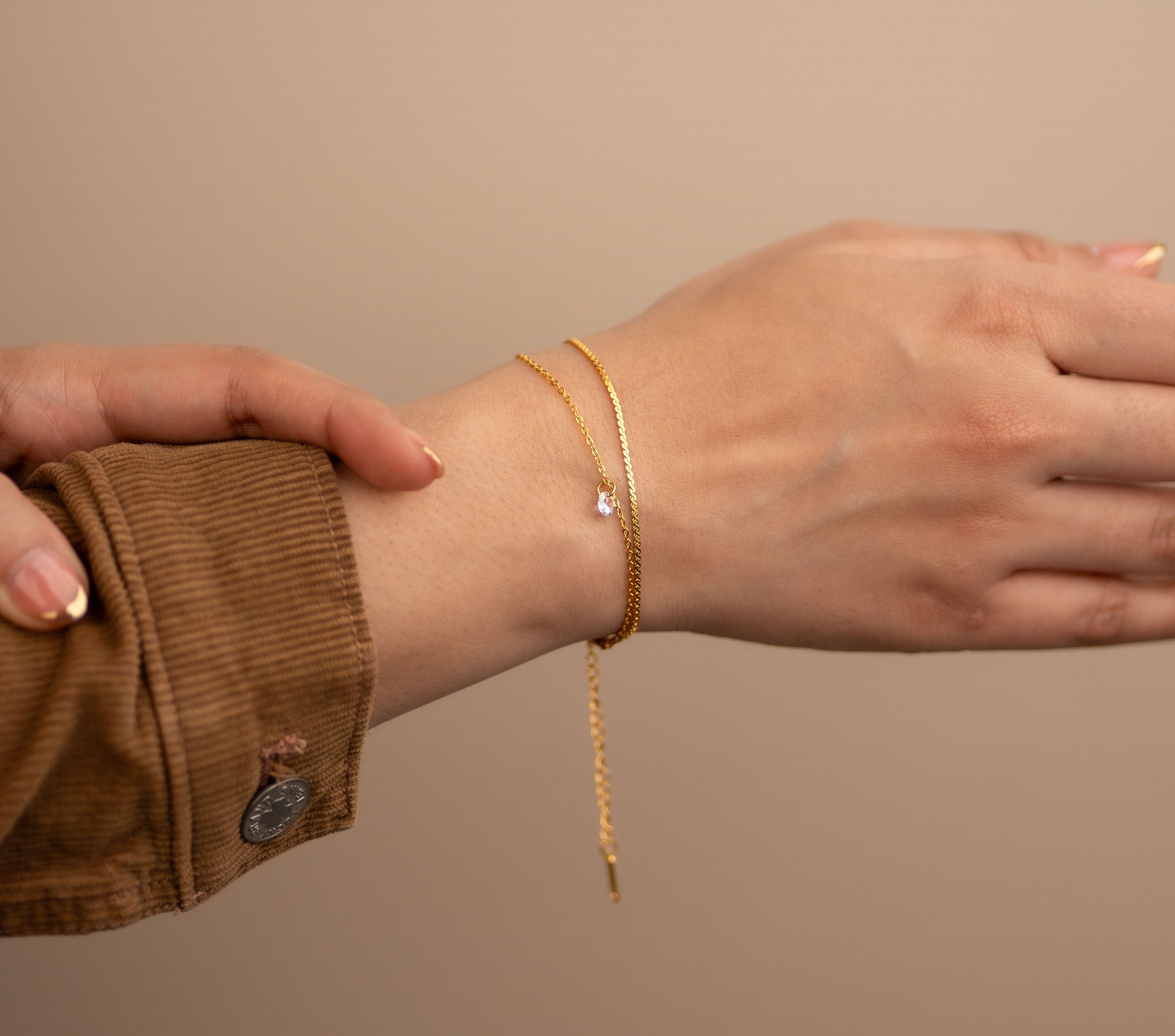 Nova │ Dainty Chain Bracelet - Bee & Berry