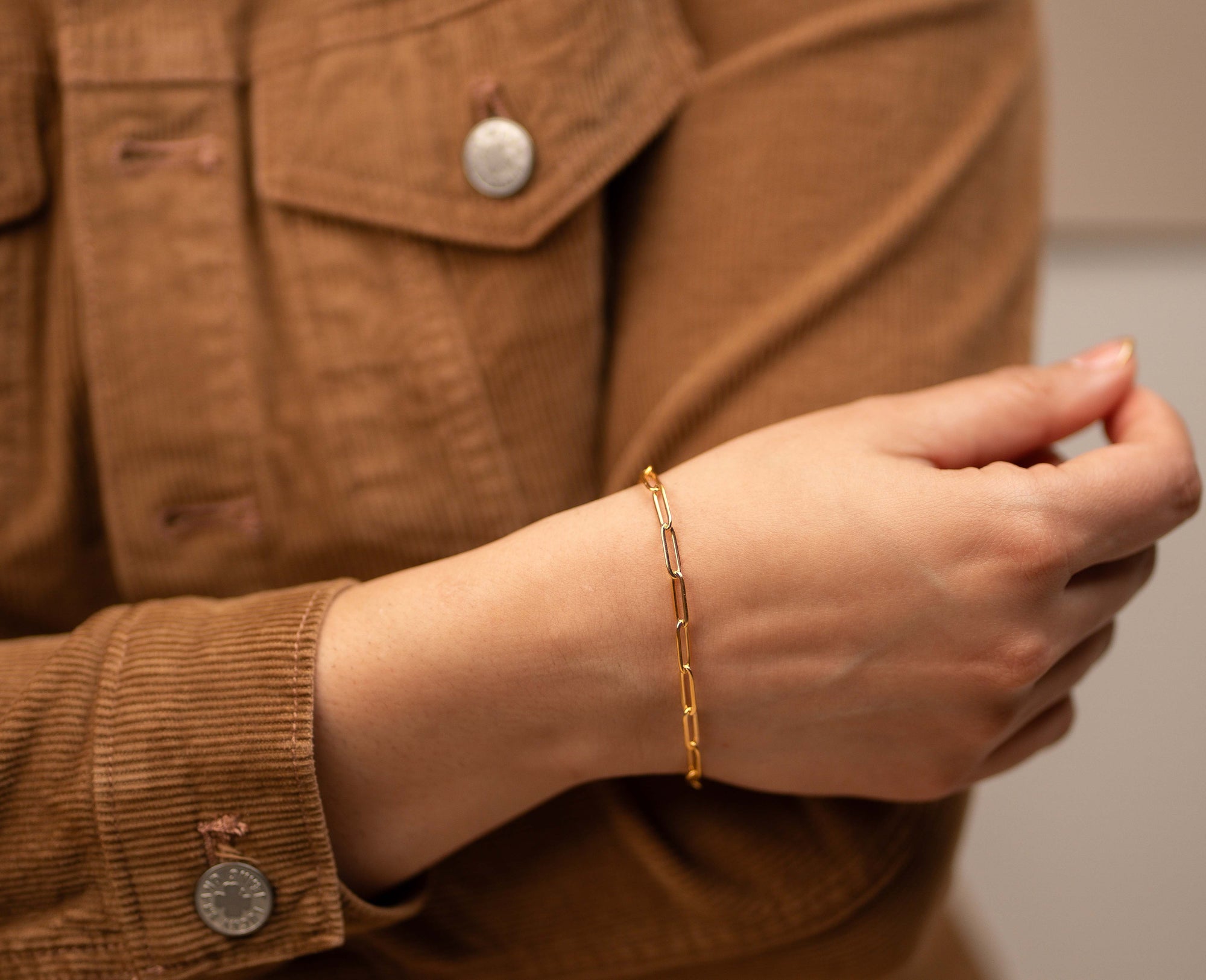 Zyna │ Dainty Paperclip Bracelet - Bee & Berry