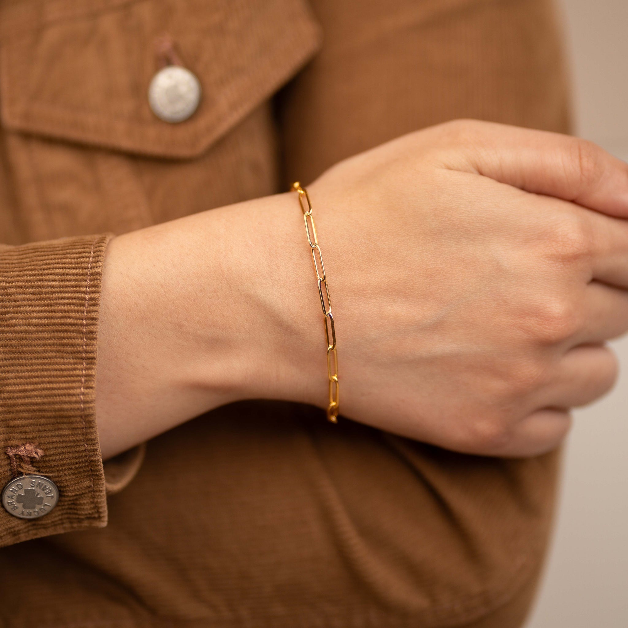 Zyna │ Dainty Paperclip Bracelet - Bee & Berry