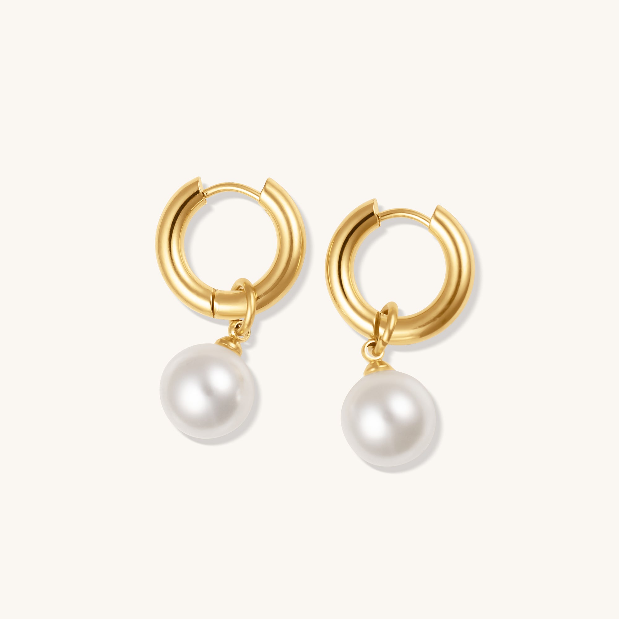 Emma │ Pearl Earrings - Bee & Berry